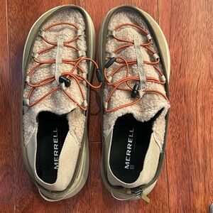 Merrell Hut Moc 2 travel shoes